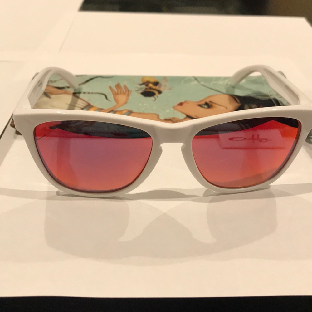 Oakley Frogskin Glasses with Sunglass Bag